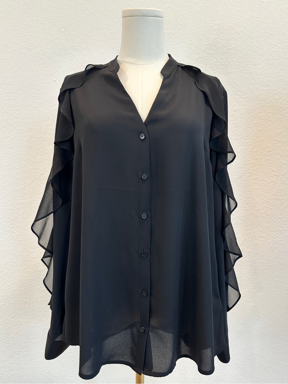 NWT Express Portofino Slim Fit Ruffle Sleeve Blouse Black Size L